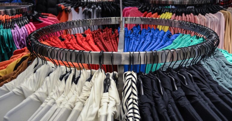 Addio Fast Fashion: la Tendenza A/I 2025 è la Borsa-Gioiello, l’Investimento che Dura una Vita